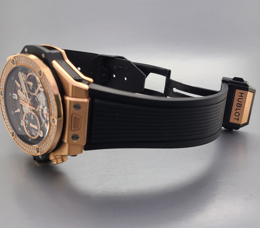 Hublot Big Bang cased in 18k rose gold featuring a black dial - S