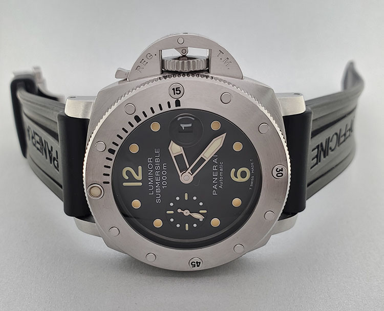 Panerai Luminor 1950 Submersible 44 Pam 243 Rubber Men s Watch