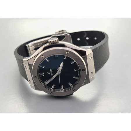 Hublot Classic Fusion 33mm 581.NX.1171.RX Titanium Unisex Watch