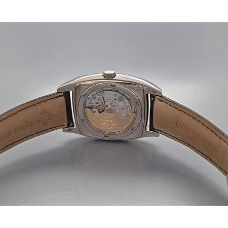 Patek Philippe Gondolo Calendario Annual Calendar 38X51mm 5135G-010 18K White Gold Men's Watch