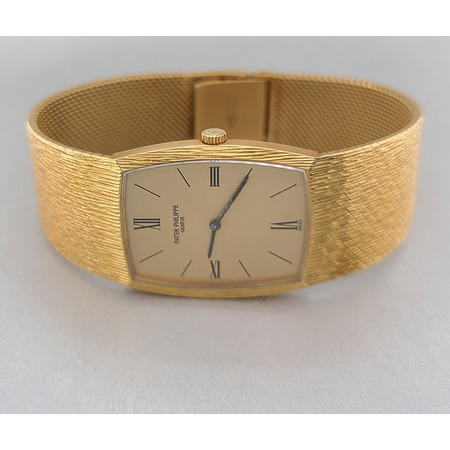 Thin gold 2024 watch mens