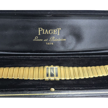 piaget-polo-20x20mm-8131c701-18k-yellow-gold-womens-watch