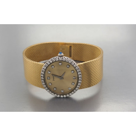 Piaget Vintage 27mm 9806 B2 18K Yellow Gold Women's Watch